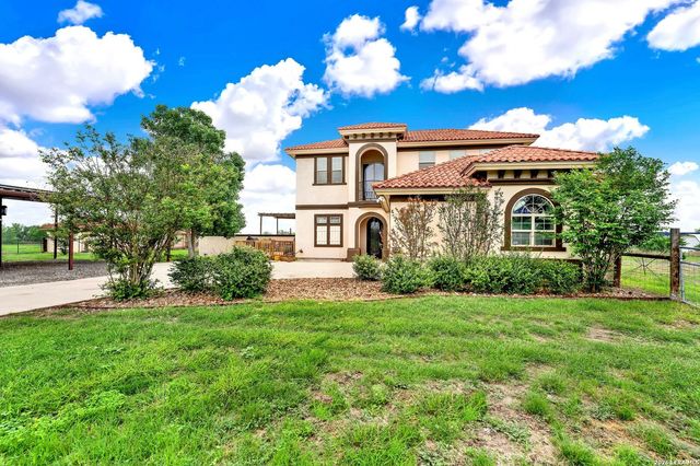 503 Private Road 5764, Lacoste, TX 78039