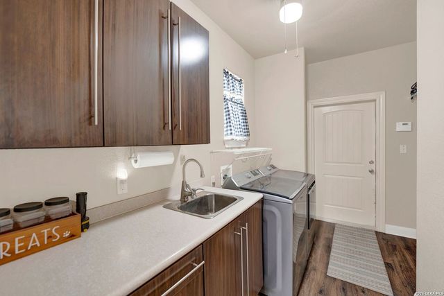 503 Private Road 5764, Lacoste, TX 78039