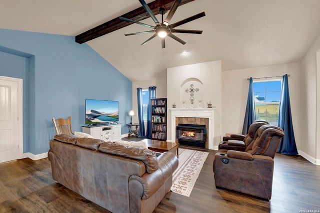 503 Private Road 5764, Lacoste, TX 78039