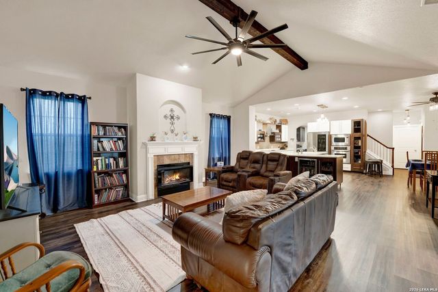 503 Private Road 5764, Lacoste, TX 78039