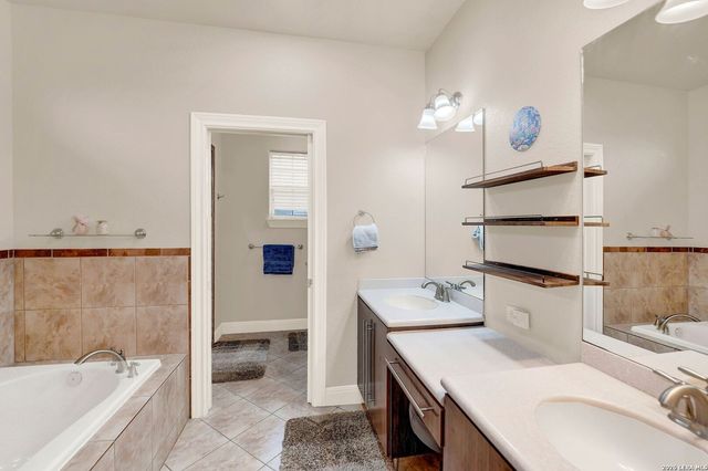 503 Private Road 5764, Lacoste, TX 78039