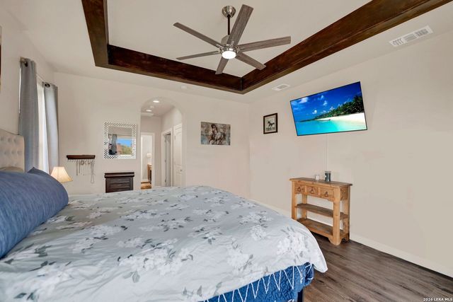 503 Private Road 5764, Lacoste, TX 78039