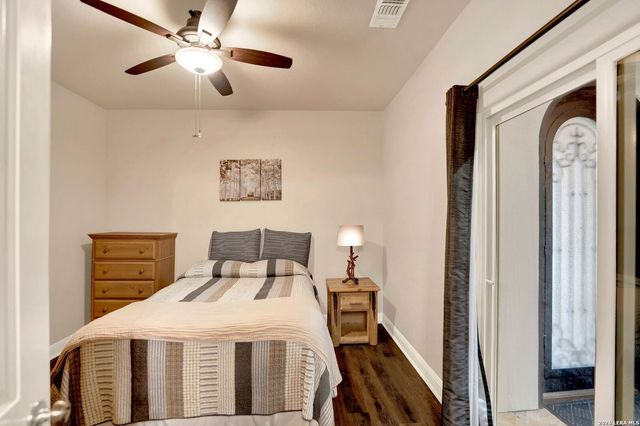 503 Private Road 5764, Lacoste, TX 78039