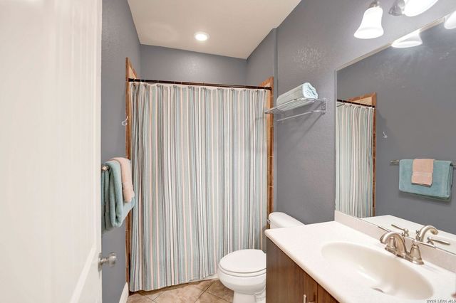 503 Private Road 5764, Lacoste, TX 78039