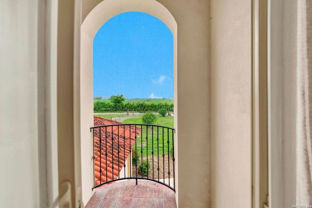 503 Private Road 5764, Lacoste, TX 78039
