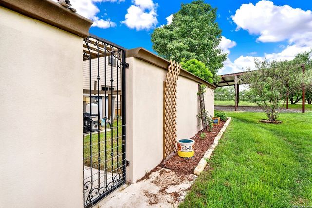 503 Private Road 5764, Lacoste, TX 78039