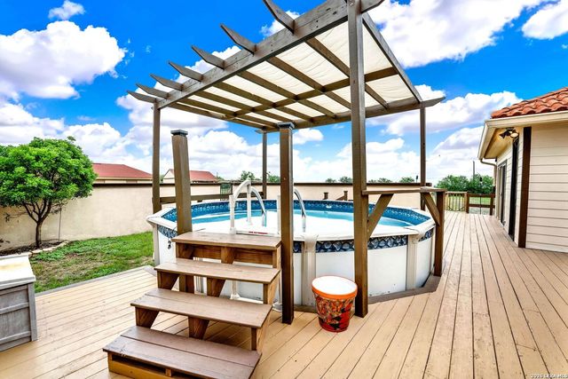 503 Private Road 5764, Lacoste, TX 78039