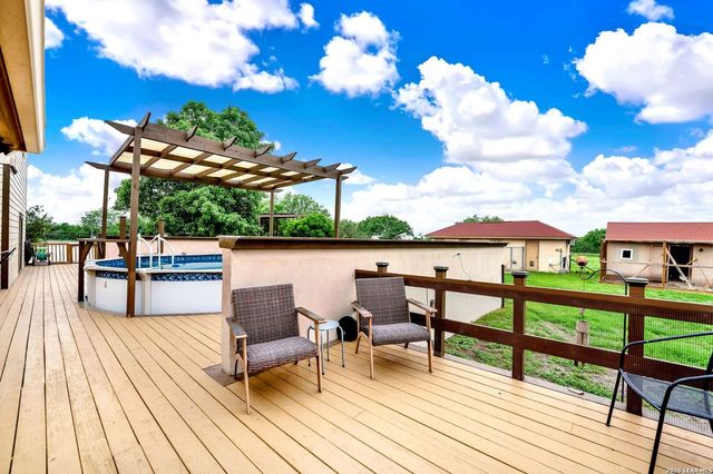 503 Private Road 5764, Lacoste, TX 78039