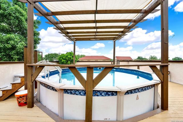 503 Private Road 5764, Lacoste, TX 78039