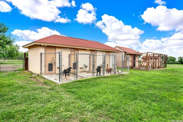 503 Private Road 5764, Lacoste, TX 78039