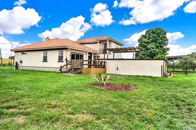 503 Private Road 5764, Lacoste, TX 78039