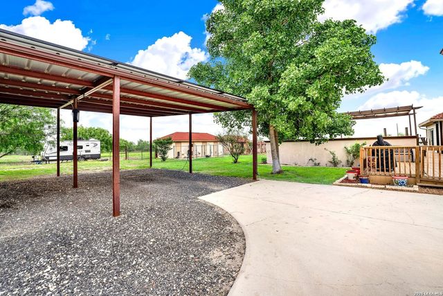 503 Private Road 5764, Lacoste, TX 78039