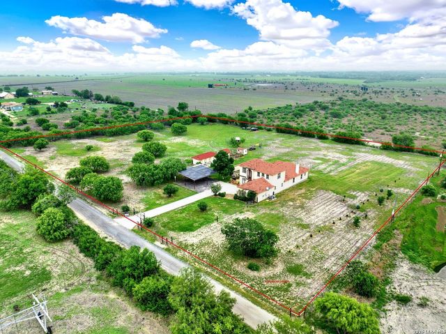 503 Private Road 5764, Lacoste, TX 78039