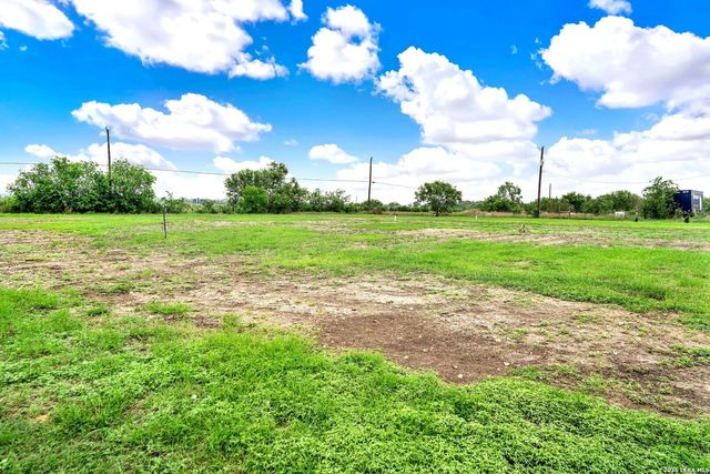 503 Private Road 5764, Lacoste, TX 78039