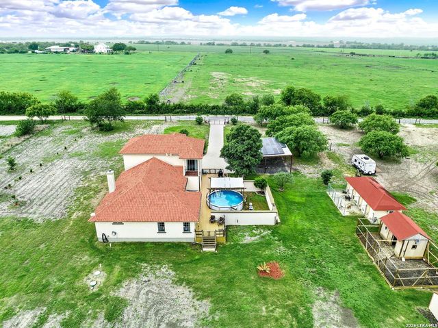 503 Private Road 5764, Lacoste, TX 78039