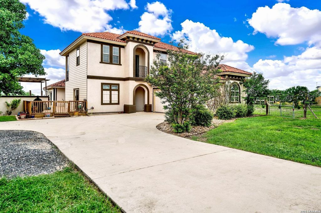 503 Private Road 5764, Lacoste, TX 78039