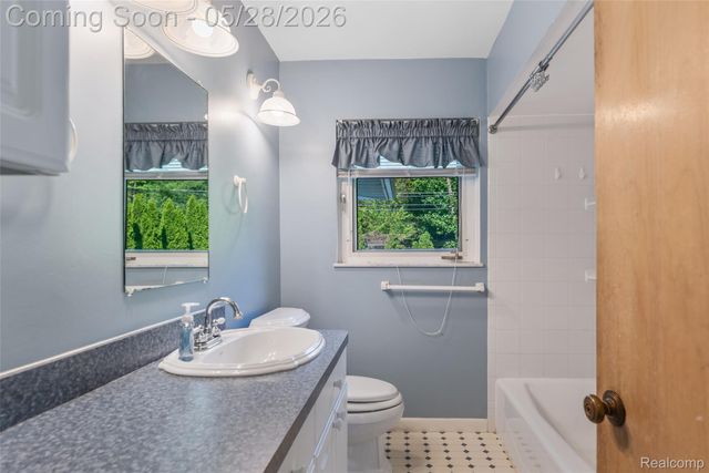 13993 Garfield, Redford Charter Township, MI 48239