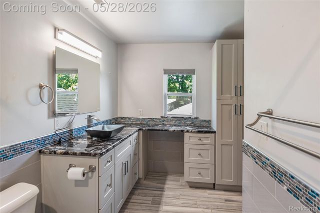 13993 Garfield, Redford Charter Township, MI 48239
