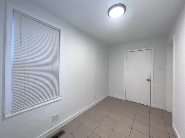 8919 S Muskegon Avenue 1R, Chicago, IL 60617