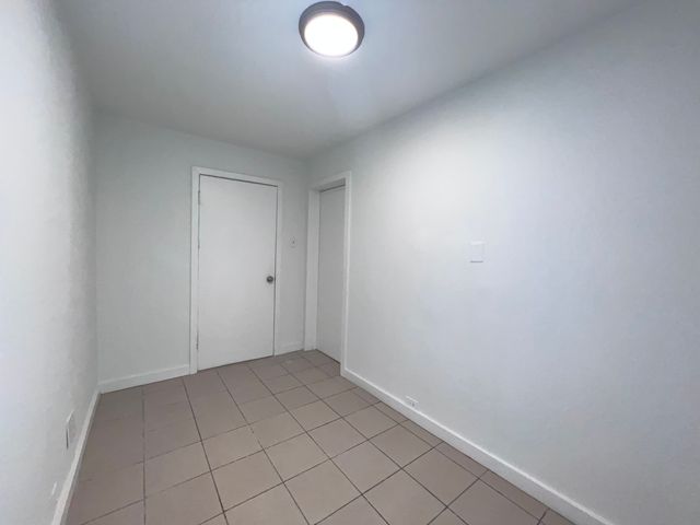 8919 S Muskegon Avenue 1R, Chicago, IL 60617