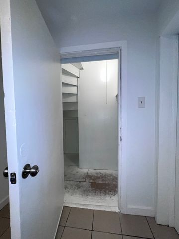 8919 S Muskegon Avenue 1R, Chicago, IL 60617