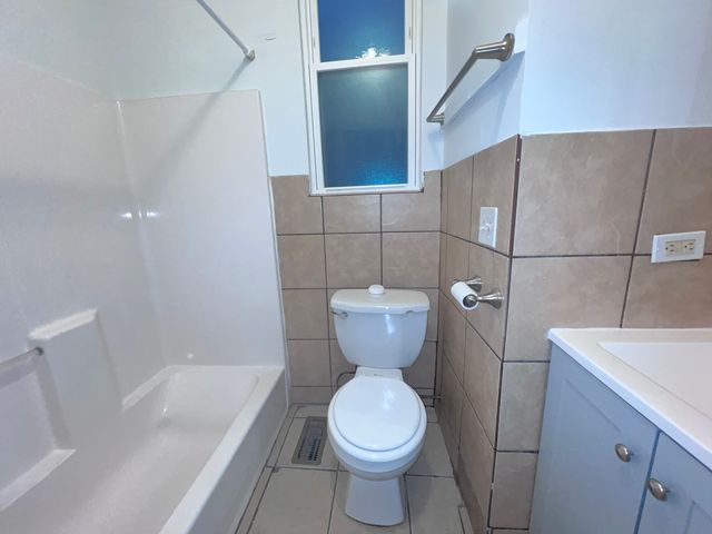 8919 S Muskegon Avenue 1R, Chicago, IL 60617