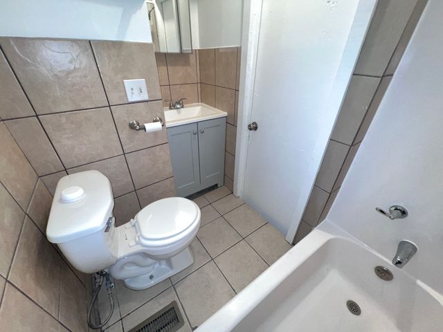 8919 S Muskegon Avenue 1R, Chicago, IL 60617