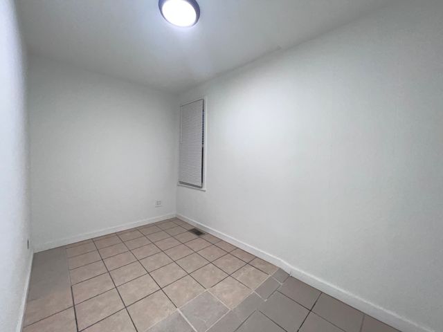 8919 S Muskegon Avenue 1R, Chicago, IL 60617