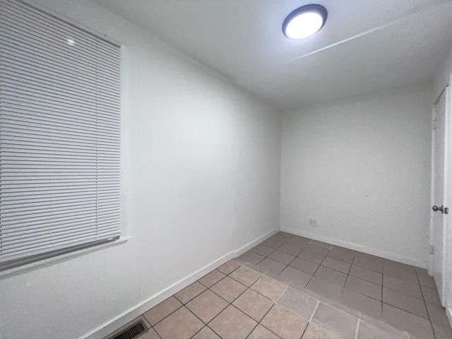 8919 S Muskegon Avenue 1R, Chicago, IL 60617