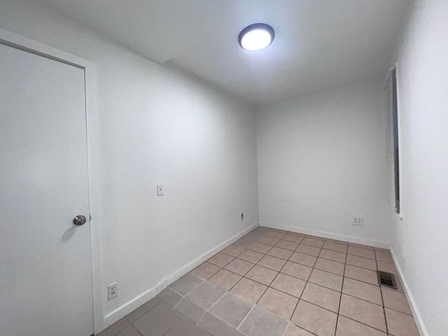 8919 S Muskegon Avenue 1R, Chicago, IL 60617