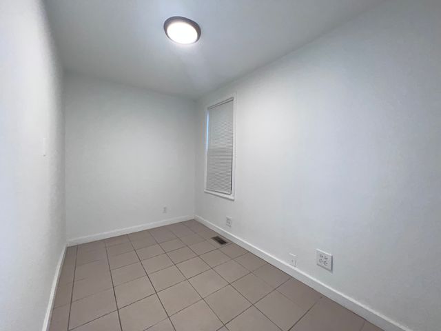 8919 S Muskegon Avenue 1R, Chicago, IL 60617