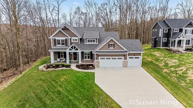 7290 Crossridge Drive SE, Grand Rapids, MI 49512