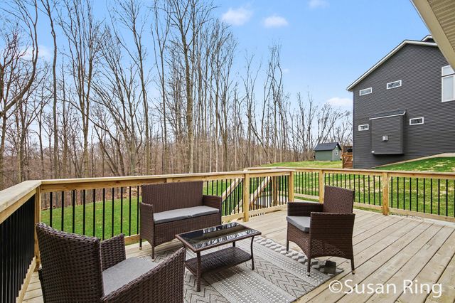 7290 Crossridge Drive SE, Grand Rapids, MI 49512