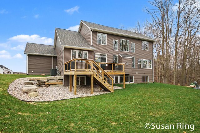 7290 Crossridge Drive SE, Grand Rapids, MI 49512
