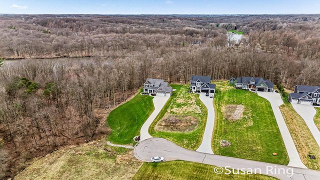 7290 Crossridge Drive SE, Grand Rapids, MI 49512