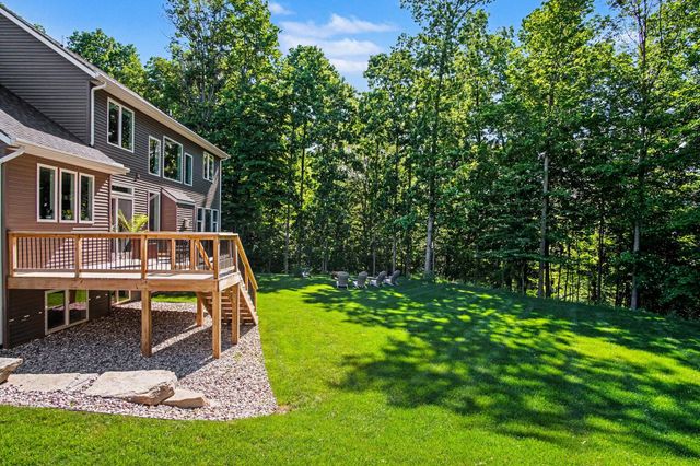 7290 Crossridge Drive SE, Grand Rapids, MI 49512
