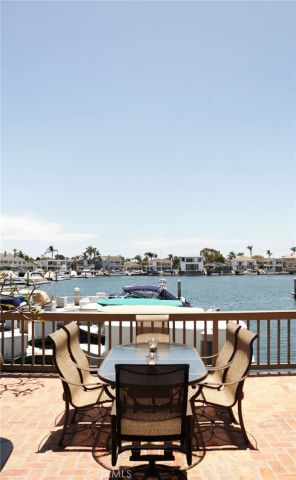 16451 Wimbledon, Huntington Beach, CA 92649