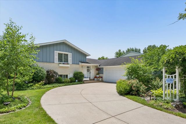 4017 Carousel Drive, Northbrook, IL 60062