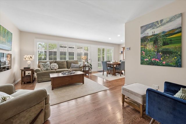 4017 Carousel Drive, Northbrook, IL 60062