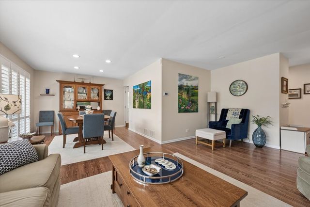 4017 Carousel Drive, Northbrook, IL 60062
