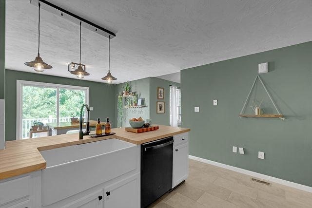 29 Coldspring Dr D, Sutton, MA 01590