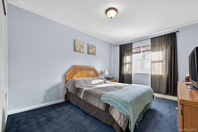 59 2nd Avenue, Holtsville, NY 11742