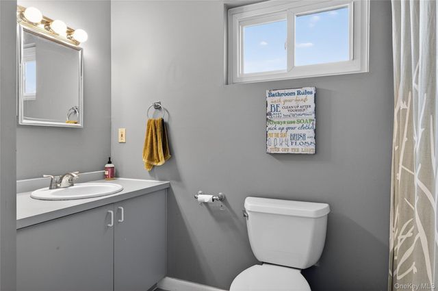 59 2nd Avenue, Holtsville, NY 11742