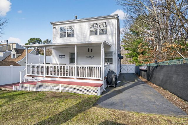 59 2nd Avenue, Holtsville, NY 11742