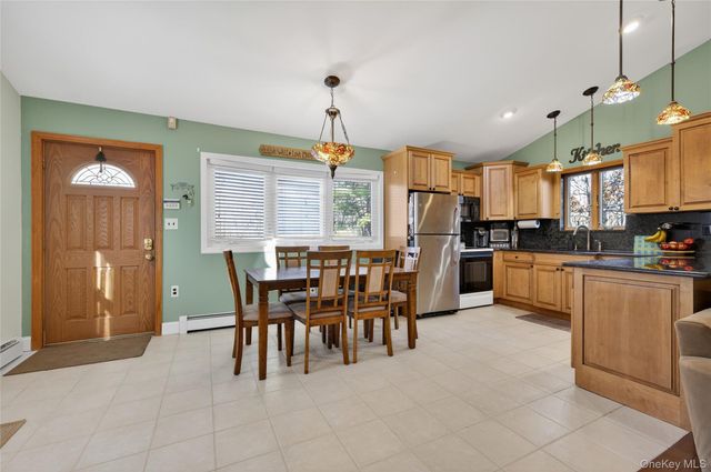 59 2nd Avenue, Holtsville, NY 11742