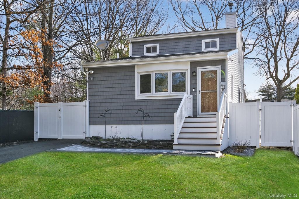 59 2nd Avenue, Holtsville, NY 11742