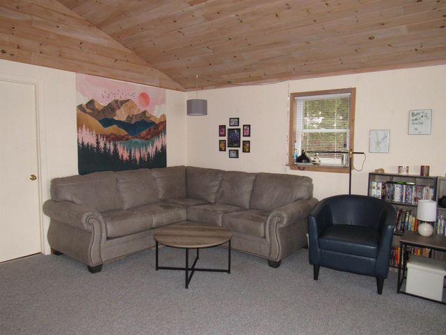 147 East Salem Drive, Derby, VT 05829