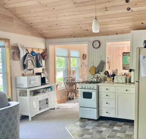 147 East Salem Drive, Derby, VT 05829