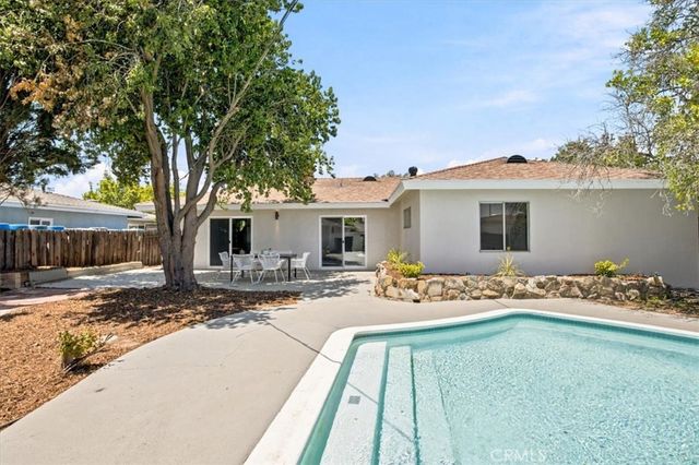 8552 Jumilla Avenue, Winnetka, CA 91306