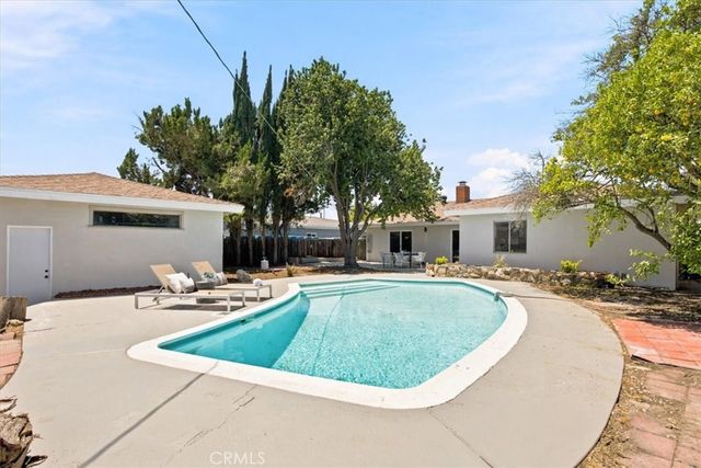 8552 Jumilla Avenue, Winnetka, CA 91306
